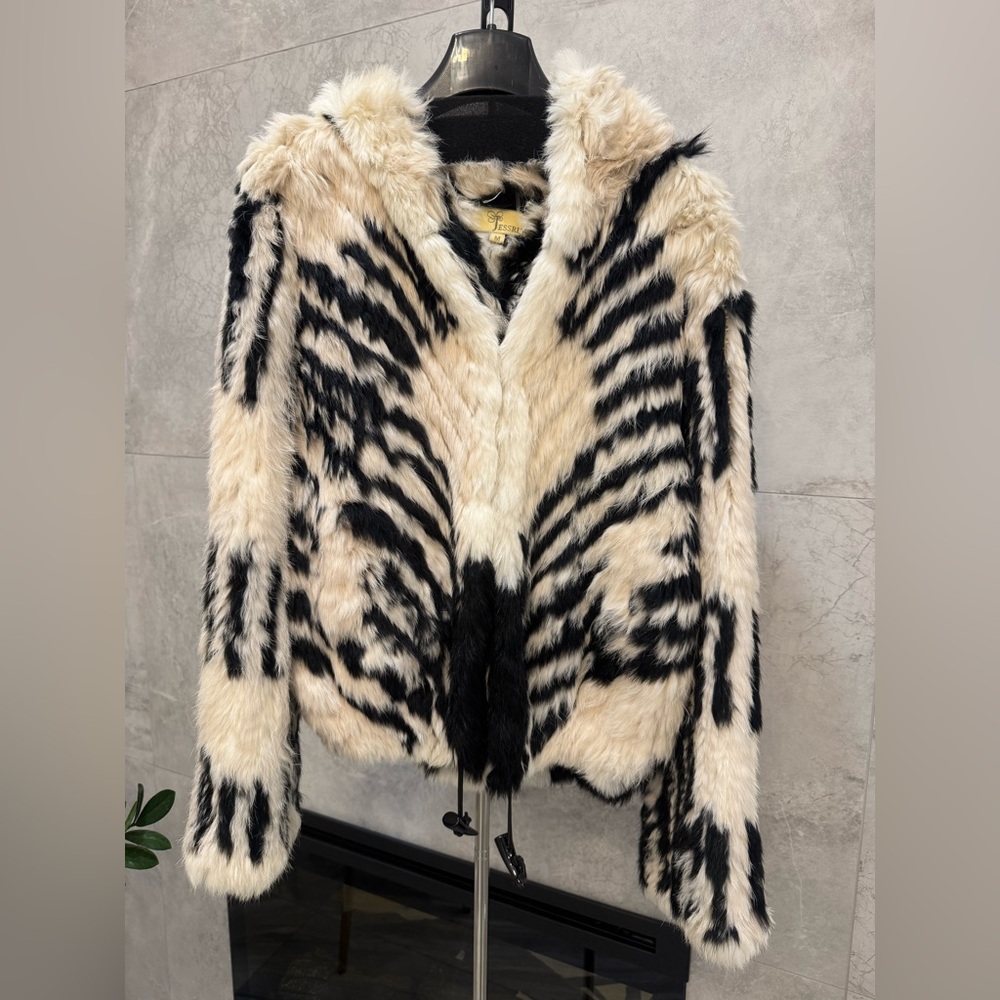 Jessrly Zebra cony hair Hoodie Coat Woman size M